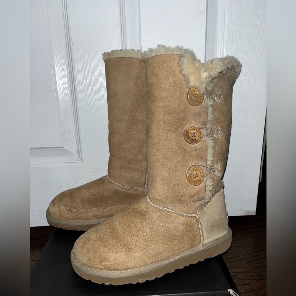 Bailey button triplet boot in ‘sand’ color